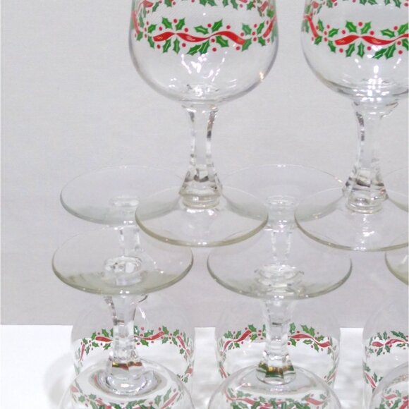 Libbey Holiday Christmas Wine Glasses w/ Gold Trim Holly Berry Design Set of 8 - Picture 12 of 15